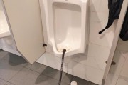 蹲式马桶堵了怎么办？快速解决方法有哪些？