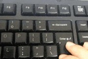 如何折叠键盘以整理电脑桌面图标？