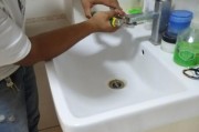 马桶堵塞故障的解决方法（快速解决马桶堵塞问题）