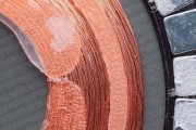 充电器金属小铁片有什么用？它的作用是什么？
