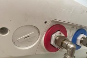 夜晚热水器漏水的处理方法（探究夜晚热水器漏水的原因及解决方案）