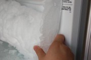 冰箱冷藏结冰不保鲜故障怎么解决？常见原因有哪些？