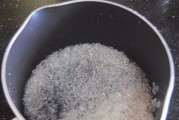 电饭煲煮米饭不会熟的解决方法（让你的米饭香软可口）