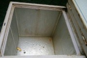 卧室冰柜损坏的原因及维修方法（了解冰柜损坏原因）