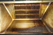 如何高效清洗油烟机（实用的清洗方法与技巧）