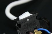 机甲电脑桌插排使用方法是什么？