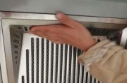 如何正确拆开清洗自动抽油烟机（简单易行的清洗方法）