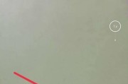 如何将关联照片拍照并上传到手机？需要哪些操作？