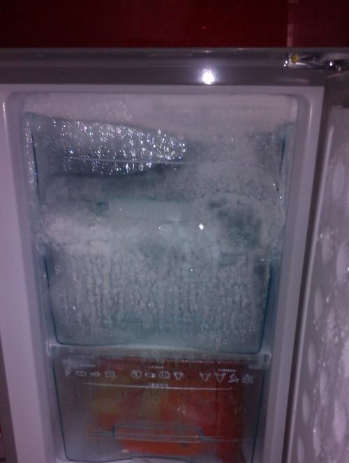 商用冰柜的水处理方法（解决商用冰柜产生水的问题及水处理的步骤）