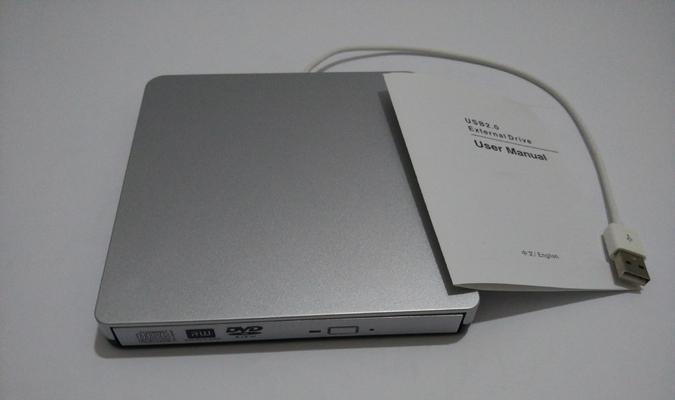 如何使用光盘刻录机安装系统（以光盘刻录机为工具）