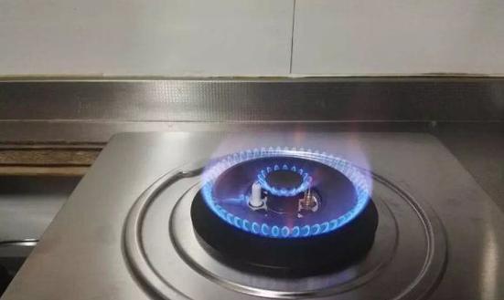 燃气灶不能开大火的原因（探究燃气灶火力不足的因素及解决方法）
