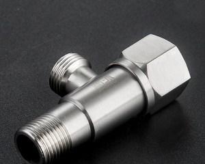 热水器上水管接口的处理方法（解决热水器上水管接口问题的实用技巧）
