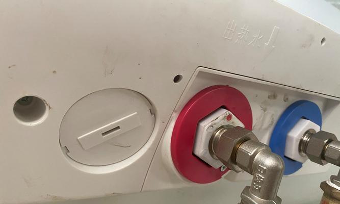 夜晚热水器漏水的处理方法（探究夜晚热水器漏水的原因及解决方案）