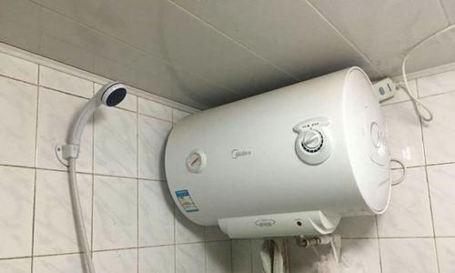 夜晚热水器漏水的处理方法（探究夜晚热水器漏水的原因及解决方案）