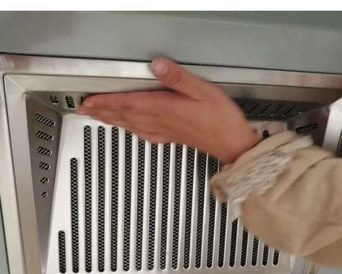 如何正确拆开清洗自动抽油烟机（简单易行的清洗方法）
