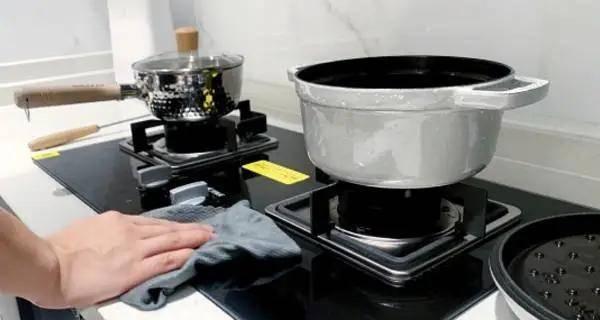 如何处理燃气灶持续响声问题（解决燃气灶持续响声的有效方法）
