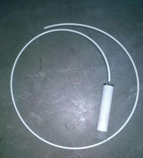 老式冰柜排水管安装方法（一步步教你安装老式冰柜排水管）