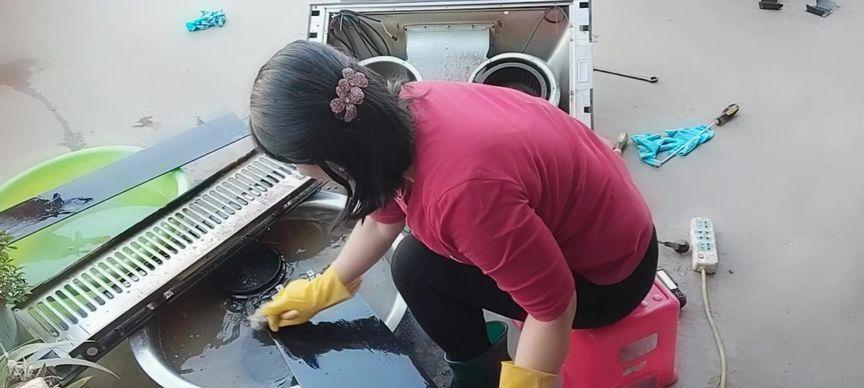 油烟机清洗时玻璃破了该如何处理？