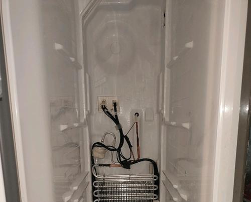 冰箱出水口在哪里？如何找到并清理冰箱的排水口？