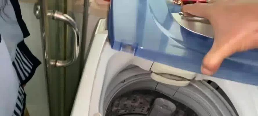 洗衣机滚筒锁了怎么解锁？遇到滚筒锁问题如何解决？