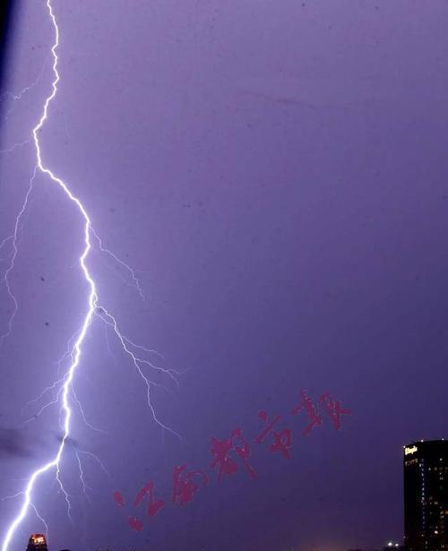 苹果手机雷达拍照模糊的原因是什么？