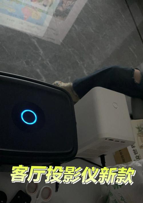 投影仪黑屏时应该按哪个键来恢复？