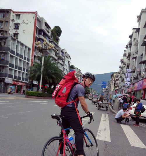 公路车后置相机如何与手机连接拍照？