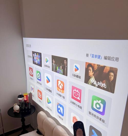 投影仪背景墙上的洞有何用途？