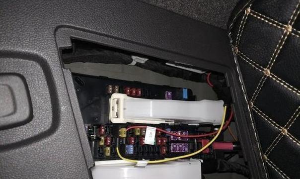 电脑内存卡插槽数量是多少？如何正确安装内存卡？