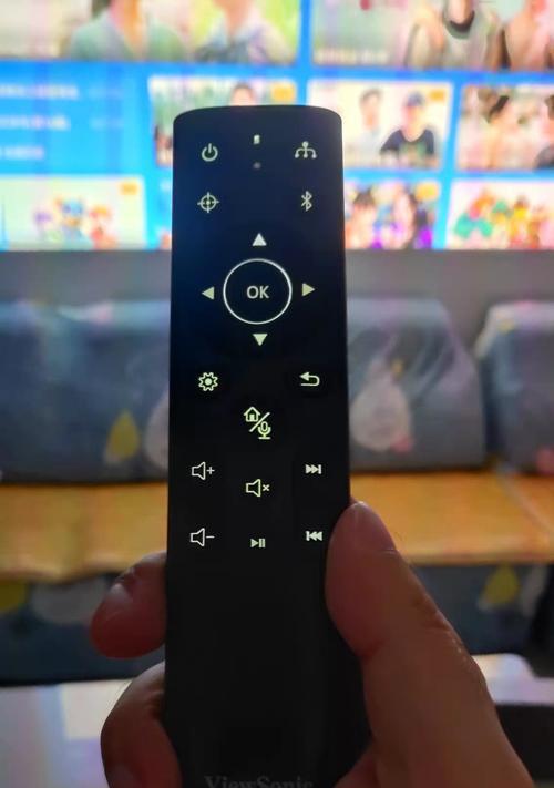 Q投影仪如何操作？使用时应注意什么？