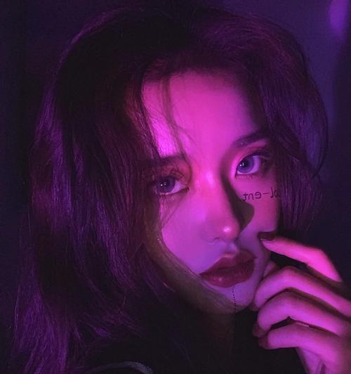 手机如何调整暗黑系拍照效果？