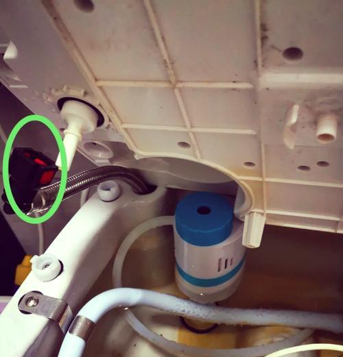 热水器插头拆卸步骤及注意事项？