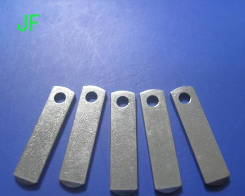 充电器金属小铁片有什么用？它的作用是什么？