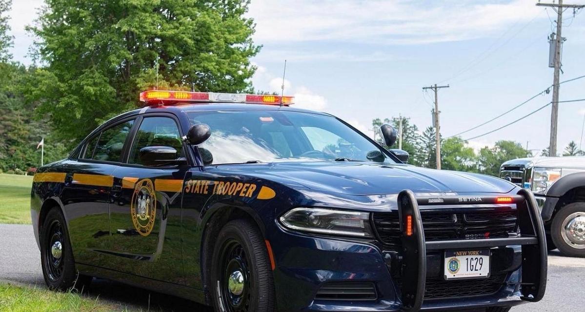 美国警车道奇充电器属于哪款车型？