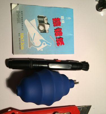 手机摄像头上的胶液如何清除？