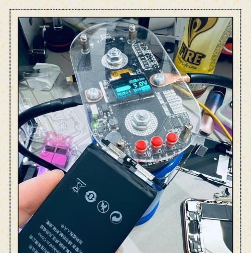 上翻盖手机电池更换步骤是什么？
